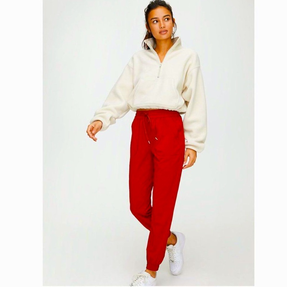 Aritzia TNA NWOT speed jogger in Goji Berry size M